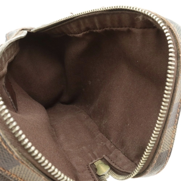 Louie Vuitton bumbag...zipper does need replaced - Picture 7 of 15